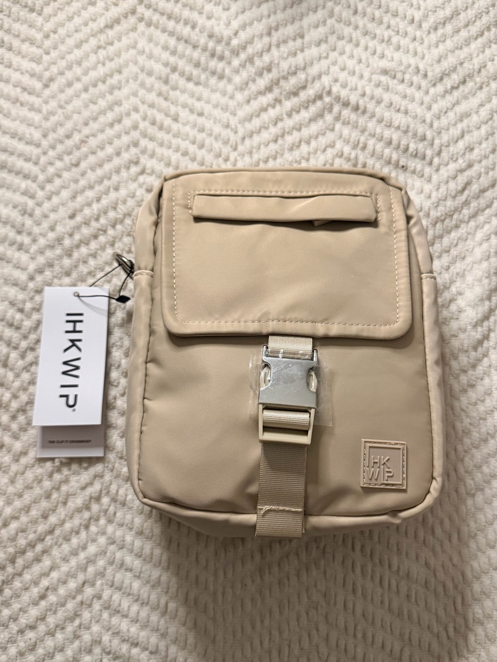 🤍New IHKWIP The Clip It Crossbody Bag🤍 - Picture 2 of 9
